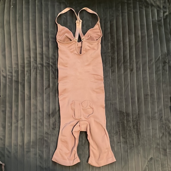 SEAMLESS SCULPT MID THIGH BODYSUIT - Picture 3 of 8